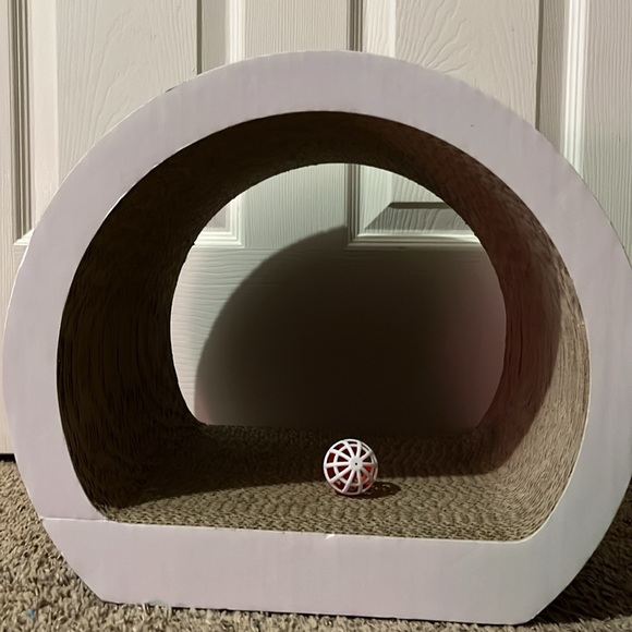 Good condition and its sanitized, for your furry friend! - Picture 2 of 2